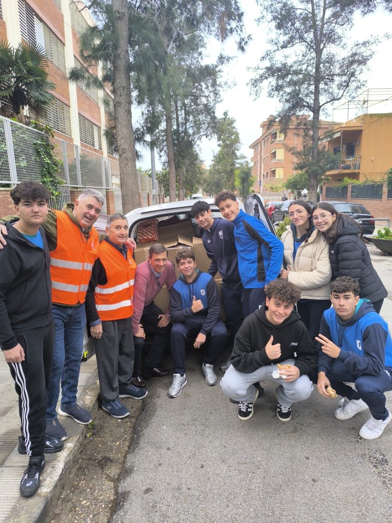 L’escola recull prop de 500 kg d’aliments solidaris per a Càritas Castelldefels